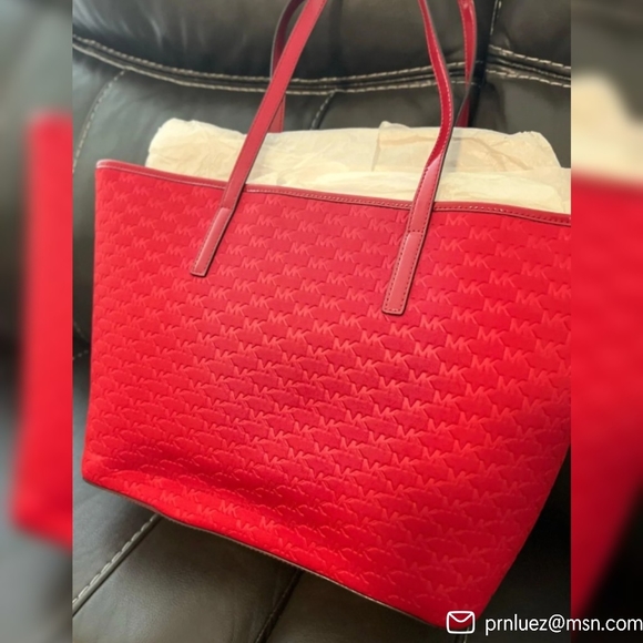 Michael Kors Emry Large Neoprene Fabric Shoulder Bag - Picture 6 of 12